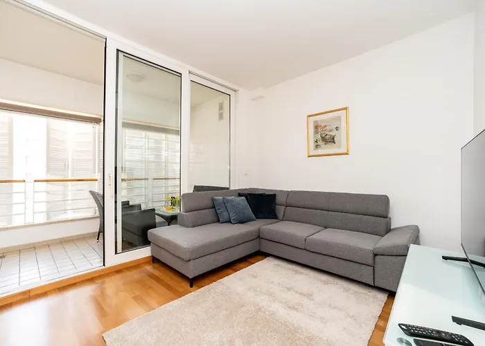 Marie 2 Bdr Apartment