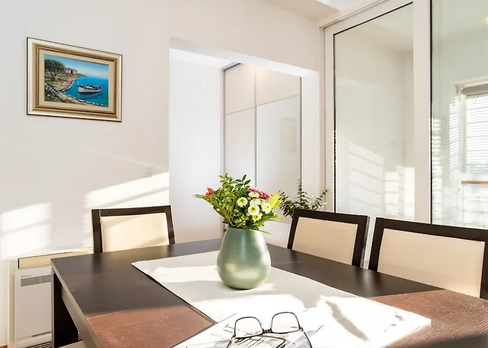 Marie 2 Bdr Apartment